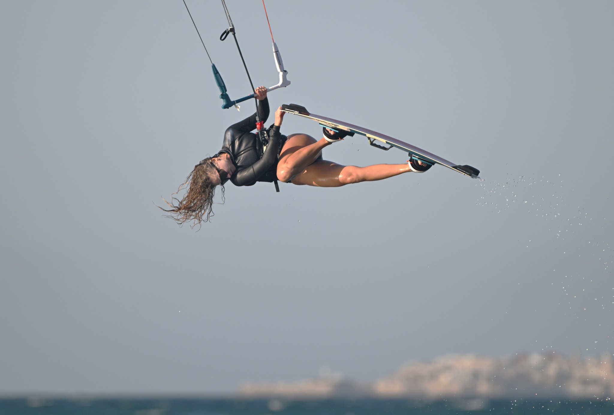 לנה בן נתן רוקדת באוויר