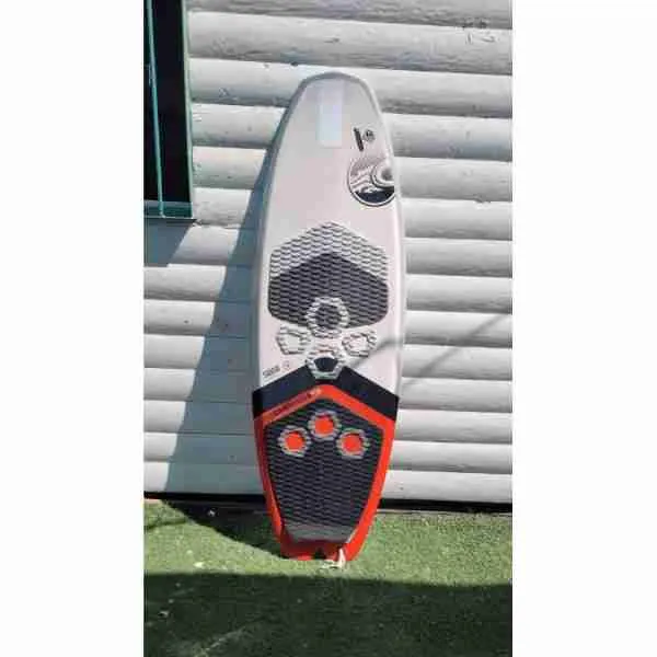 גלשן קייט גלים משומש Cabrinha S:QUAD לבן עם פדים באדום ושחור