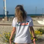 חולצת טי-שירט Surf Cycle Ocean Rodeo בצבע לבן עם הדפס גלישה בחזית