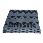 מגבת חוף מיקרופייבר של Mystic עם דפוס זיגזג בצבע אפור ושחור