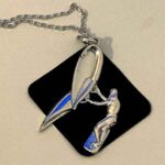 שרשרת כסף עם תליון גולש Wing Foil לזכר עידו אביב ז"ל שרשרת כסף עם תליון גולש Wing Foil לזכר עידו אביב ז"ל