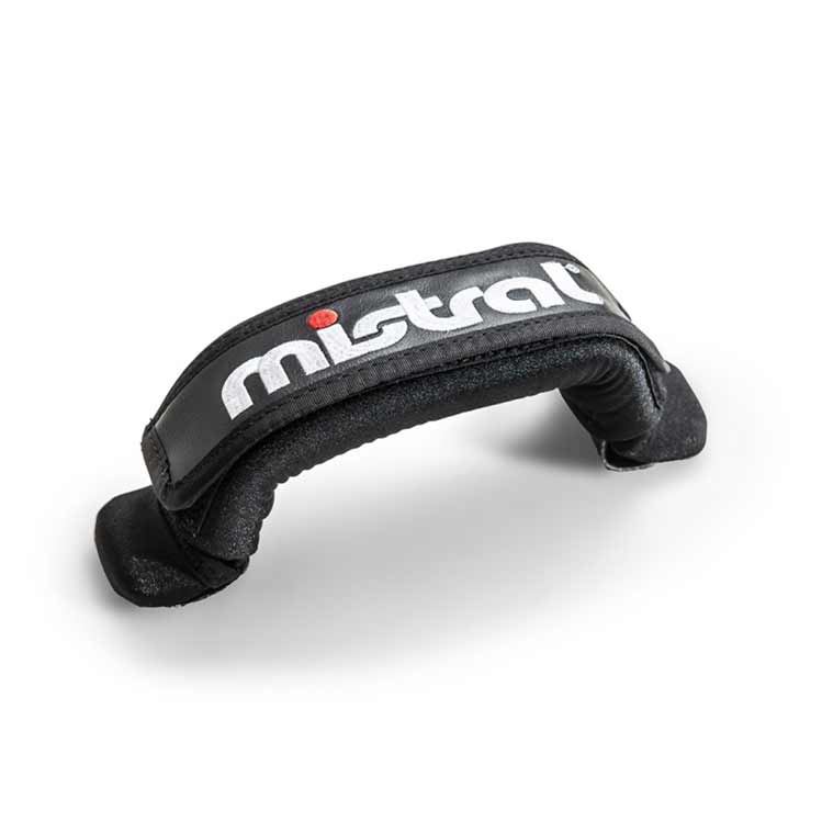 פוטסטראפ ארגונומי שחור של מיסטרל לגלשן רוח על רקע לבן