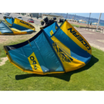 קייט משומש Ocean Rodeo Crave A-Series 9M בצבעי כחול-צהוב על הדשא
