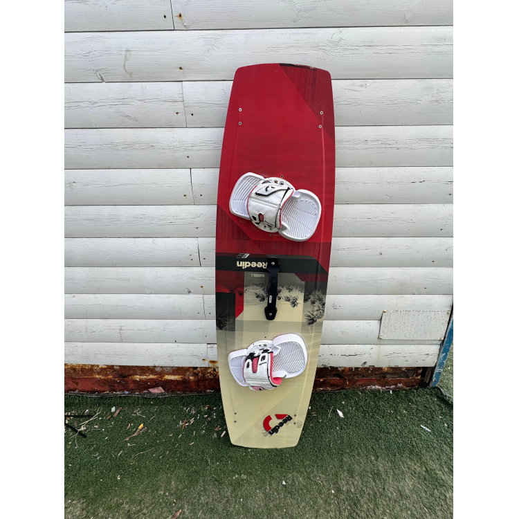 גלשן קייט משומש Reedin Super E במידה 143x43 סנטימטר