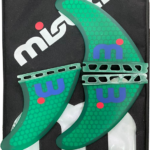 סט 3 חרבות Thruster ירוקות של מיסטרל למערכת Future על רקע נרתיק נשיאה